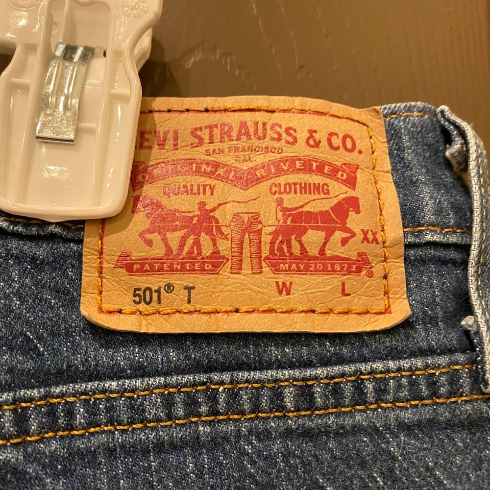 Levi's 501 Tapered Cropped Button-Fly Blue Jeans - Picture 9 of 12